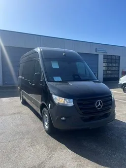 Sprinter 37 s noir 150ch