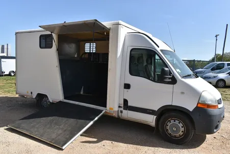 Camion Chevaux VL Occasion – Renault Master dCi 150 – Carrosserie Chevaux 2018 – CT Vierge et dossier entretien complet