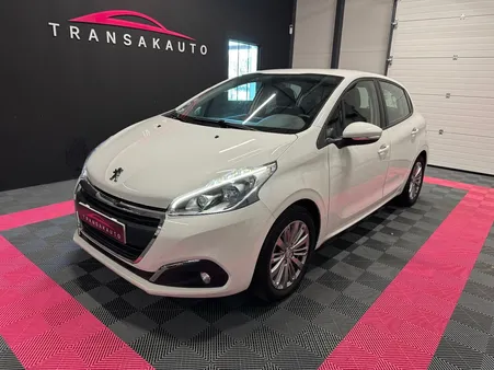 PEUGEOT 208 1.2 PureTech 82ch BVM5 Active / ATTELAGE