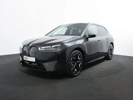 Bmw IX xDRIVE 40 326 CV PACK SPORT BMW LASER HARMAN KARDON HUD ACC CAMERA 360 CARPLAY SOFT CLOSE JANTES 22 ATTELAGE ELEC – 1ERE MAIN