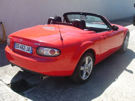Mazda mx-5 cabriolet 1.8l FAIBLE KMS