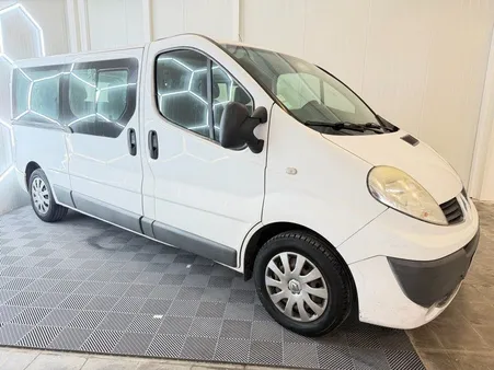 Renault trafic 2.0 dci – 9 places – long – révision complète moteur et boîte – très bon état