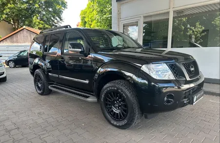 Nissan Pathfinder 3.0 V6 dCi 231 Ch 7 places - Pack Executive - Toit Ouvrant - Sièges Chauffants - Audio BOSE