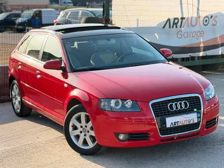 AUDI A3 8P 2.0 TFSI 200 ch AMBITION LUXE BOITE AUTO / ETAT NEUF / REGULATEUR DE VITESSE / FEU XENON / SIEGE SEMI CUIR CHAUFFANTS / TOIT OUVRANT / SONO BOSE / CARNET ENTRETIEN COMPLET CONCESSION AUDI