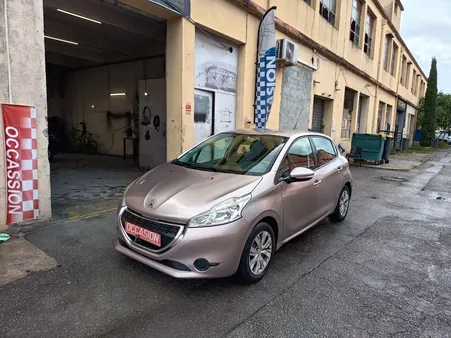 Peugeot 208 1.2 vti ct ok en excellent etat