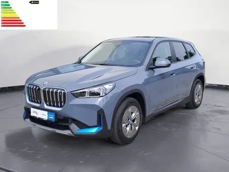 BMW iX1 xDrive30 Panorama Glasdach Adaptives Fahrwerk Harman/Kardon Rückfahrkamera