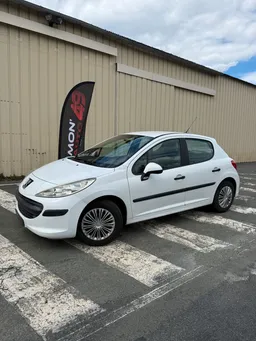 Peugeot 207 1.4 HDI 70ch *1er mains - Kit distribution neuf - Disques et plaquettes avant neufs - Courroie d’accessoires neuve
