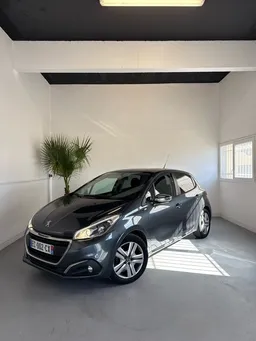 Peugeot 208 82ch Style - régulateur / radars / climatisation