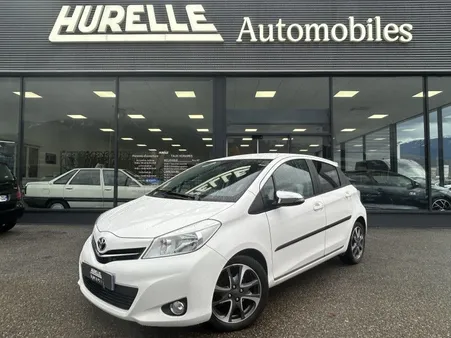 Toyota YARIS 90 D-4D DESIGN 5P / premiere main