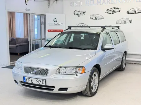 VOLVO V70 2.5T ESSENCE KINETIC 210 ch BVM - CUIR - ATTELAGE - 226000 km