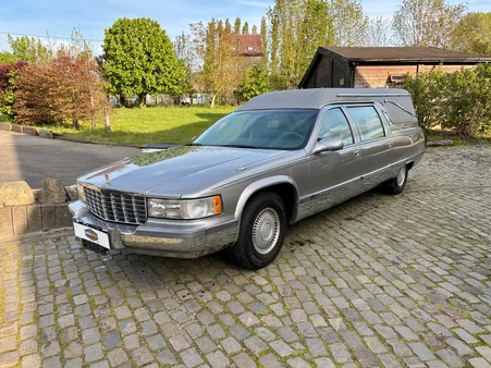 Corbillard Cadillac 5.7 V8 80600 km certifié et tout fonctionne