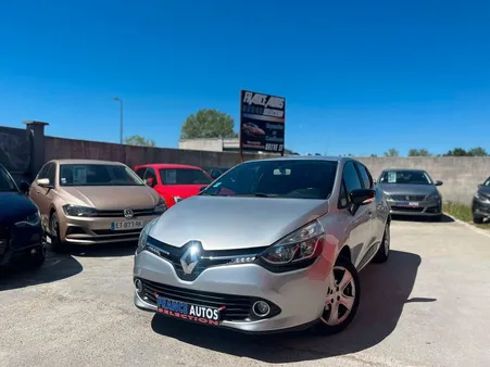 RENAULT Clio IV 1.5 DCI AVEC RADARS DE RECUL - ENTIÈREMENT RÉVISÉE ET GARANTIE PENDANT 12 MOIS