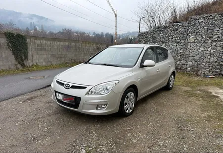 Hyundai i30 1.4L 109CV/1Main