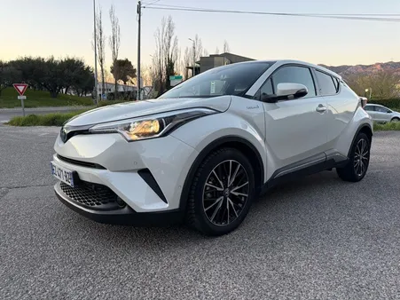 TOYOTA CHR 122h DISTINCTIVE 2WD E-CVT
