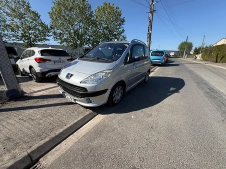 PEUGEOT 1007 1.4 HDi 70