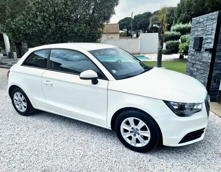 SUPERBE A1 1,6 TDI S TRONIC 52346 Kms