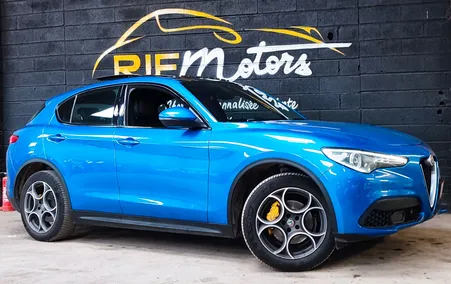 ALFA ROMEO STELVIO 2.0L ESSENCE TURBO 200 ch Q4 EDITION SUPER BOITE AUTOMATIQUE 8 RAPPORTS / CUIR ET VOLANT CHAUFFANT / XENON / GPS / TOIT OUVRANT PANO / CAMERA / 4X4 EN EXCELLENT ETAT