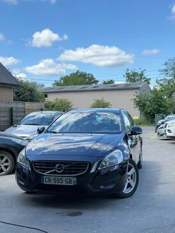 Volvo v60 business d2 115 ch stop&start momentum business powershift a
