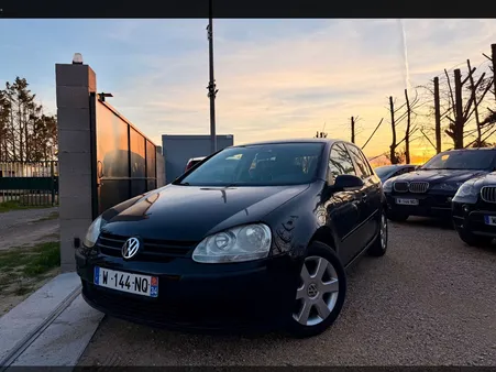 VOLKSWAGEN GOLF 1.6 102 Confort