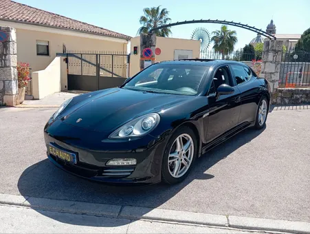 Porsche Panamera 4 V6 3.6L 300ch Carnet d'entretien porsche Ct ok