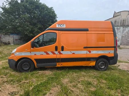 RENAULT TRAFIC FOURGON L2H1 2.5dCi 150ch 1200kg / double portes coulissantes / rallongé