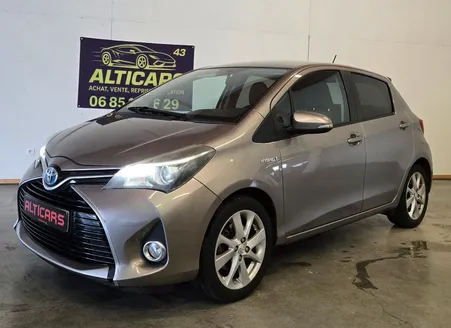 Toyota yaris 1,5 hybrid attitude