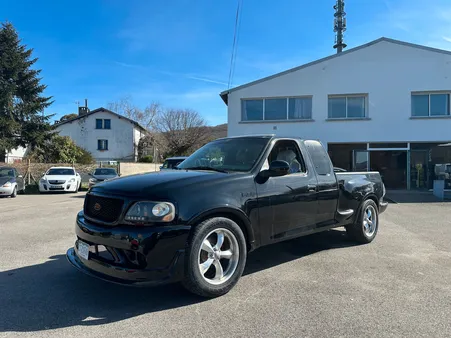 Ford F150 Lightning pack V8