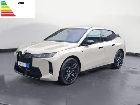 BMW ix M70 Driving Assistant Pro Harman Kardon AC-Laden Sitzbelüftung