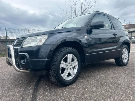 4x4 Suzuki Grand Vitara 1l9 ddis 129 cv 3 portes 4 roues motrices
