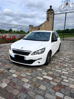 Peugeot 308 1.2 110 ch – Allure – Blanc Nacré – 112 000 km