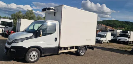 IVECO DAILY 35C14 PORTE VIANDE Jumelées 2.3 L 140 Ch EURO 6 BVM6 Frigorifique avec Porte latérale et Clim - / Frigo Route et Secteur 220 Volts mono