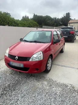 Renault Clio ( 115000 km )