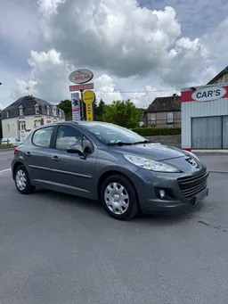 Peugeot 207 1.6hdi 90 1ere main tres propre