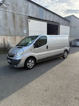 Opel Vivaro 2.0 DCI 115 CV - L2H1 - GPS Carplay - Attelage - Faible kilométrage - Révision Complète Effectuée - Carnet d’entretien - Garantie 12M