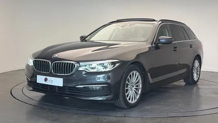 Bmw Serie 5 530 xDrive Lounge / HUD / Toit ouvrant / attelage