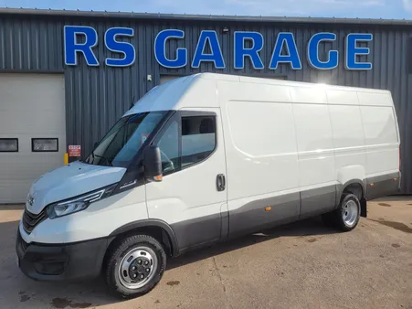 IVECO DAILY 35C18 A8 V16 FOURGON PACK EVOLUTION 03 PLACES NEUF avec CAMÉRA RECUL + GPS + PROJECTEURS FULL LED + MOTEUR 3 LITRES + VERSION MY2022 DONC SANS LES CONTRAINTES GSR2 ( Prix Vente 46 990 HT )
