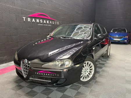 ALFA ROMEO 147 1.6i T.S. 120 Selective / DISTRIB POMPE A EAU ET COURROIE ACCESOIRE OK / VIDANGE OK
