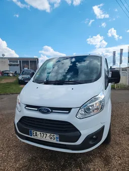 Ford transit custom cambi/caravane 5 places 2.2diesel 155cv en en très bon etat