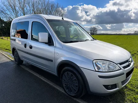 OPEL COMBO TOUR 1.3 CDTI - 75 FAP Cosmo Easytronic