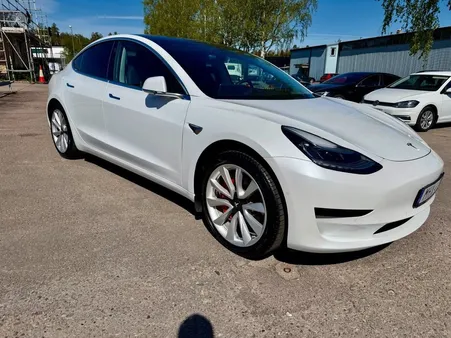 TESLA MODEL 3 Standard Range Plus RWD | Toit panoramique • Attelage • Autopilot • 306ch