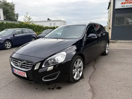 Volvo V60 D5 2.4 215 Ch - Toit Ouvrant - Attelage - Sièges Chauffants