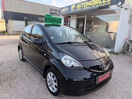 TOYOTA Aygo KGB/WNB) 5 Portes intérieur cuir 1.0Ess 12V 68 cv « 159.970 kilomètres «