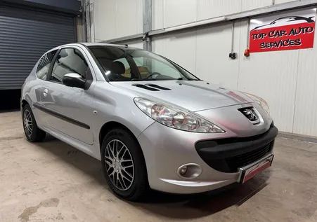 PEUGEOT 206 + TRENDY 1.4 HDI 70 CH Clim / Commande au volant / Distri ok