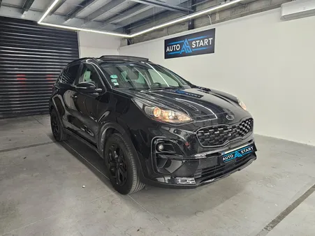 KIA Sportage Black Edition régulateur auto adaptatif / toit ouvrant panoramique / suivi constructeur / feux et essuis glace automatique / apple caplay & android auto / camera de recule et bip (av...