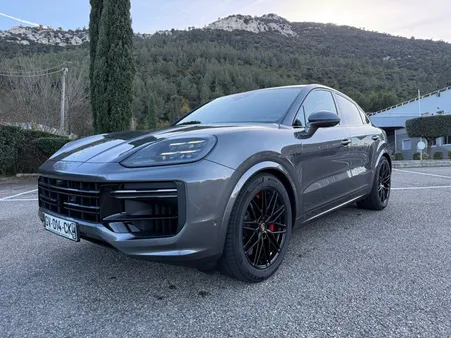 PORSCHE CAYENNE COUPE 4.0 V8 739ch TURBO E-Hybrid PREMIÈRE MAIN FULL OPTION ATTELAGE ÉLECTRIQUE