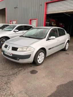 RENAULT Mégane II Berline 4 portes 1.6 i 16V 115cv