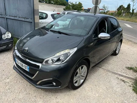 Peugeot 208 style 1,6 hdi 72 000kms 5 places
