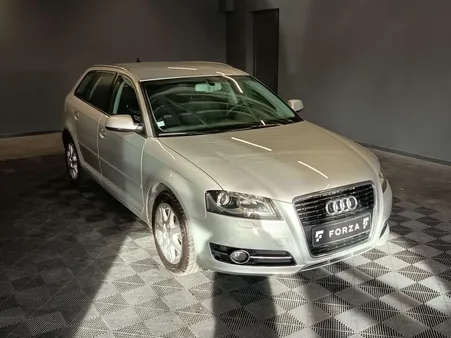 AUDI A3 SportBack 1.6 TDI DPF - 105 - Start/Stop 8P SPORTBACK Ambition Luxe