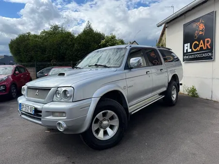 Mitsubishi L200 pick up Double Cab 2.5 TD ES 4WD 115ch 4 roues motrices attelage climatisation