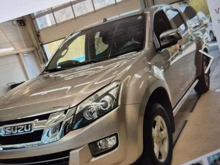 Isuzu D-max DOUBLE CAB CAMERA GPS SIEGES CHAUFFANTS